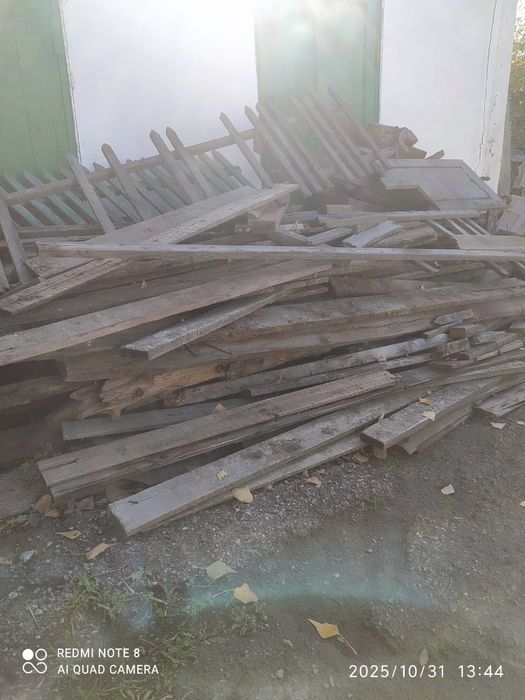 Старые доски на дрова