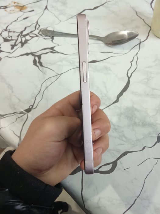 Vând iPhone 13 128 GB baterie 100