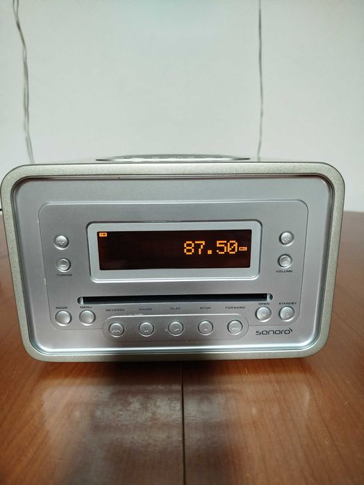 Sonoro cubo CD/MP3 Radio Timer! model: AU-1310. Model deosebit.
