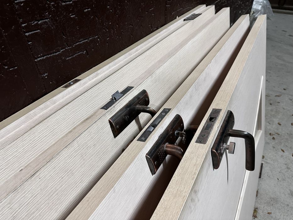 Межкомнатные двери 8 шт