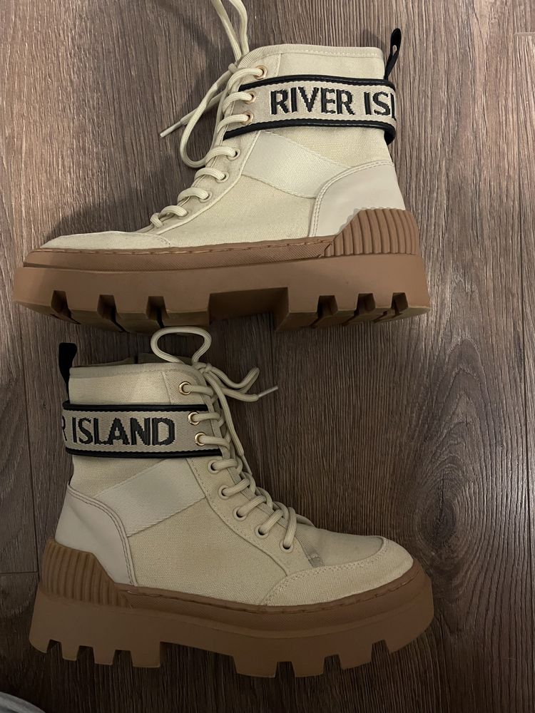 Боти River Island