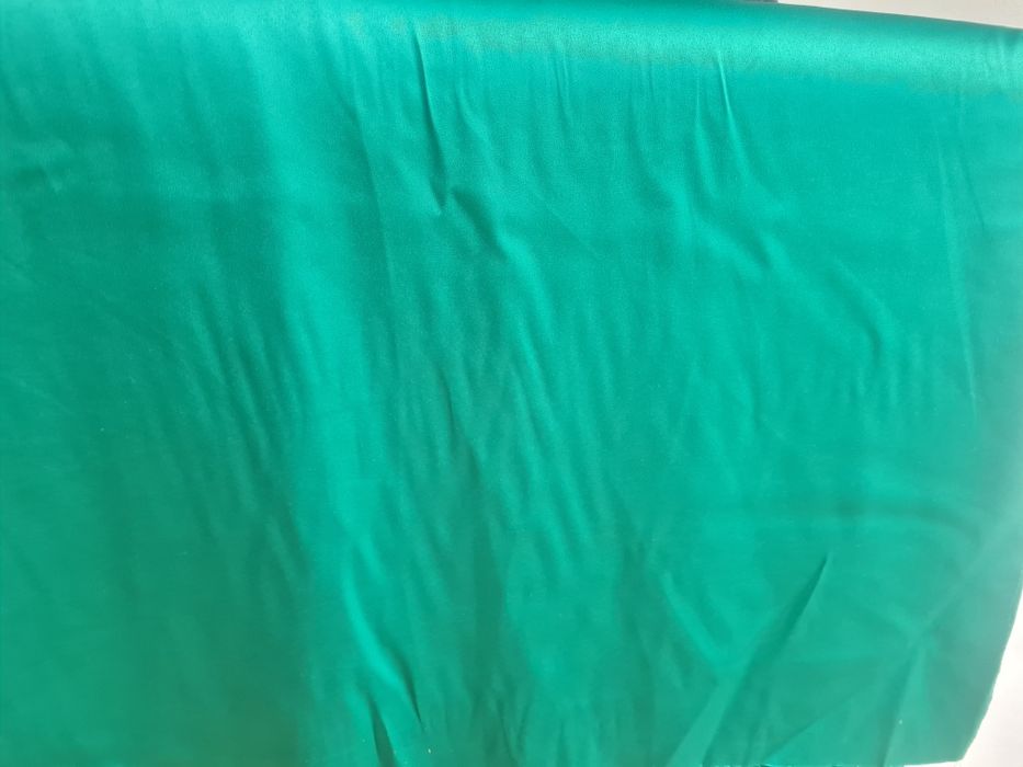 Vand material pentru haine de mascat