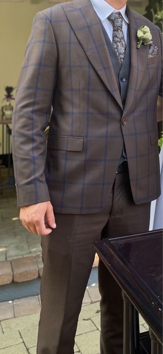 Vand costum de barbati