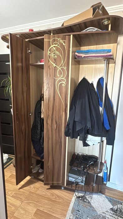 Шкаф және диван сатылады арзан бағада