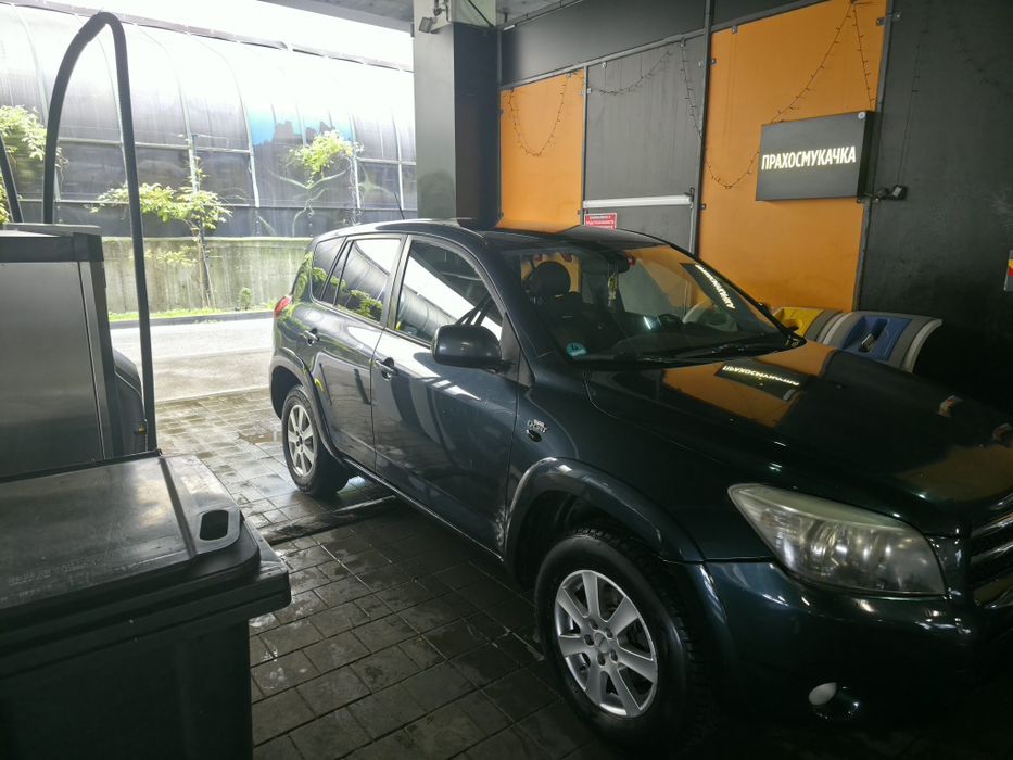 Продавам Toyota rav 4