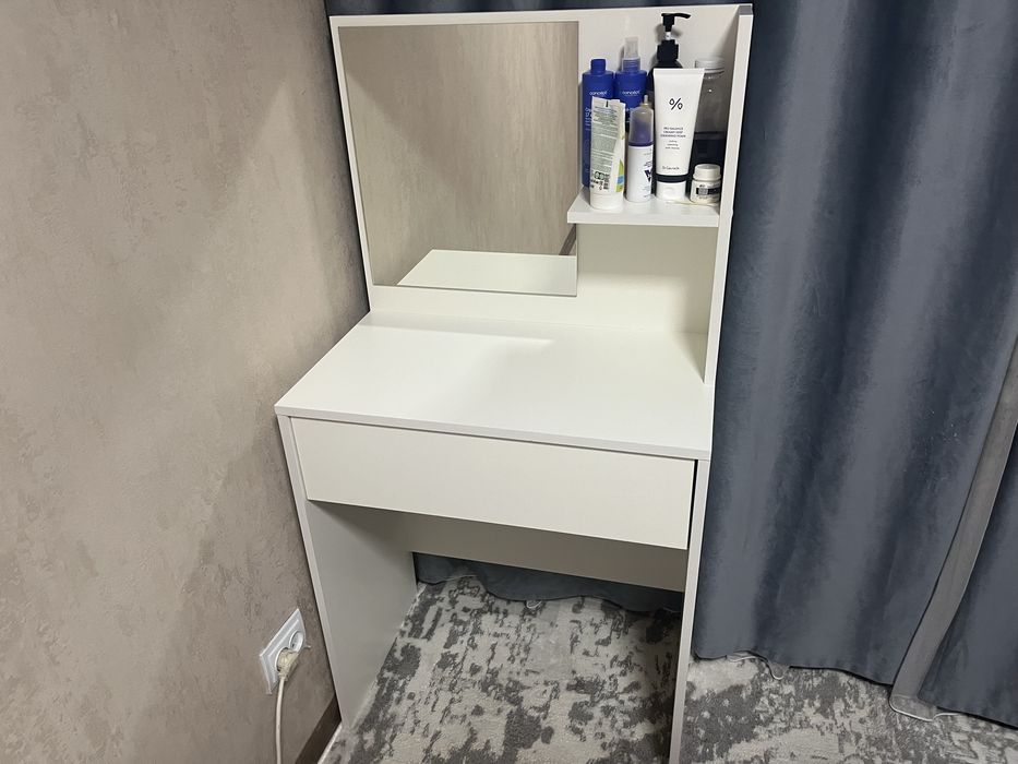 Продам туалетный стол