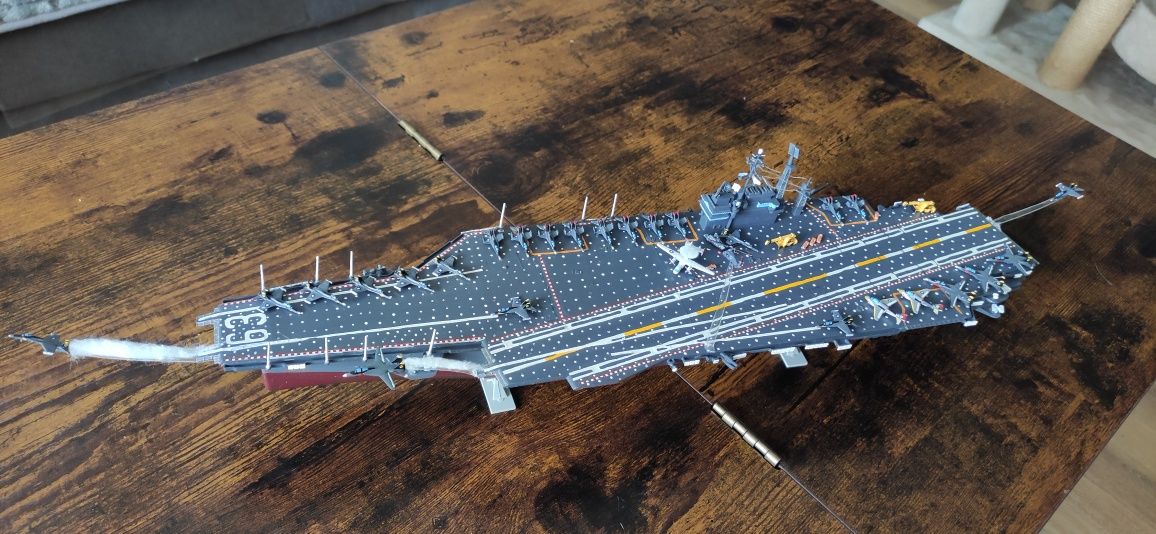 USS Kitty Hawk CV-63 Italeri, 1/720.