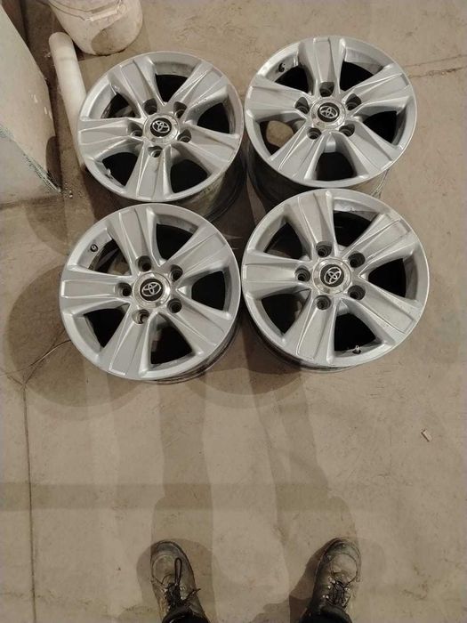 Продаю шины диск камри двухсотка