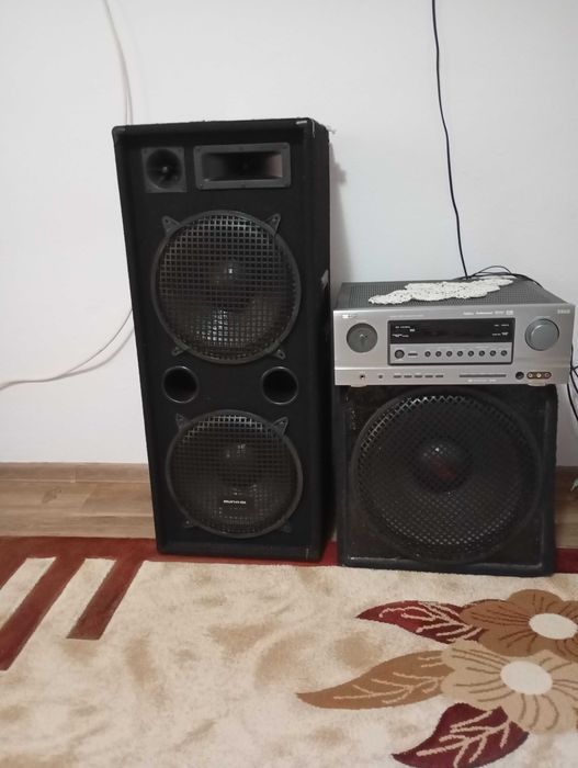 De vânzare boxe și stația.