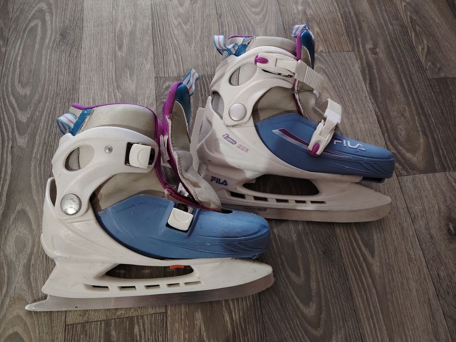 Продам коньки Fila