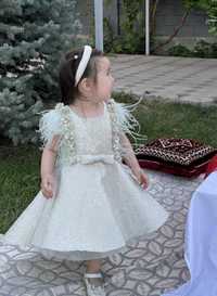 Нарядное детское платье на 2-3 года