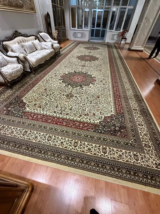 Продаётса Ковёр из толстой шерсти размером 10х4х 2 шт.