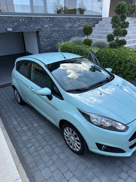 Ford Fiesta adorabilă,cochetă și îngrijită cu drag de proprietară