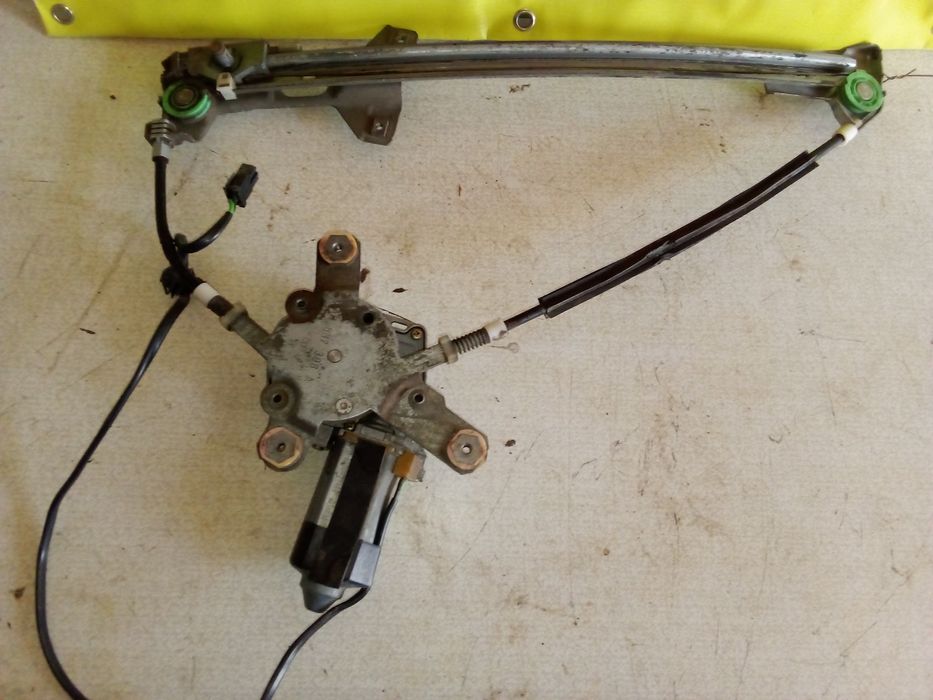 Стекло подъемник Ауди А6/С4 FR