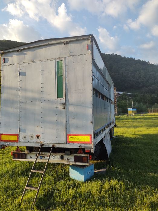 Vând remorca cu 2 axe tandem, neomologata apicol, stare foarte buna