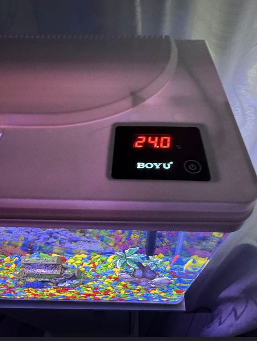 Acvariu cu comoda incorporata