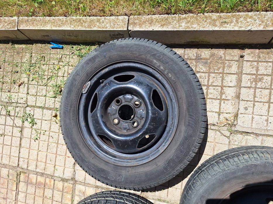 Продавам 4 броя гуми с джанти за vw polo