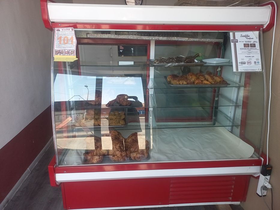 Продаётся Витринный холодильник 1.60