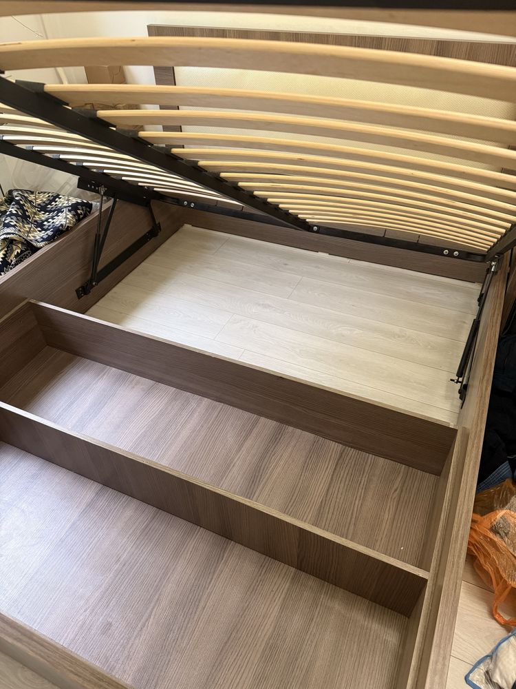 Продаю двуспальную кровать 1600×2000 мм