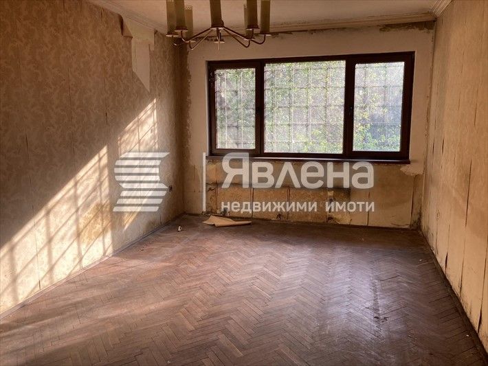 Продава се Тристаен апартамент в София, Гоце Делчев - 86 кв.м за 2384 €/кв.м - Снимка #1