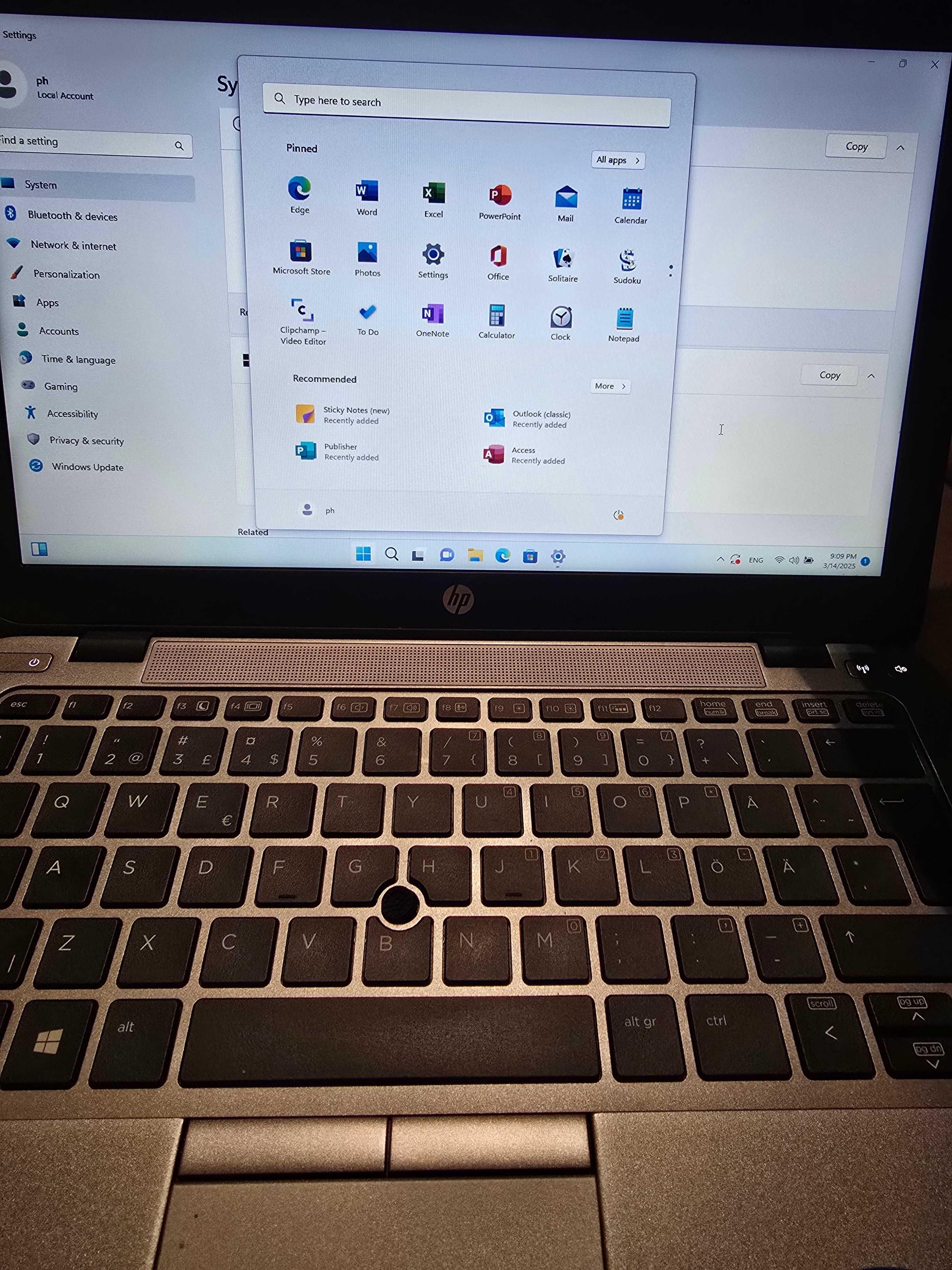 Лаптоп HP 830G, DELL ISPIRON 15-3050 и ACER ASPIRE 3-23