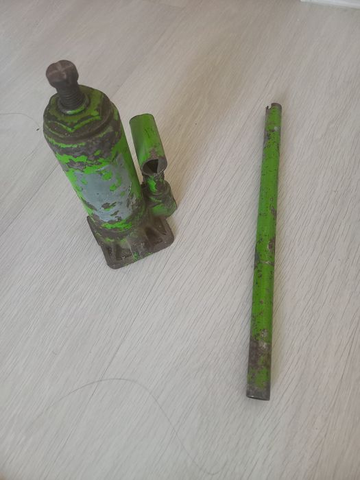 Домкрат для машины