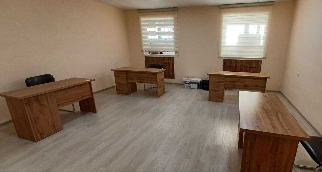 Продам офисный столы и жалюзи