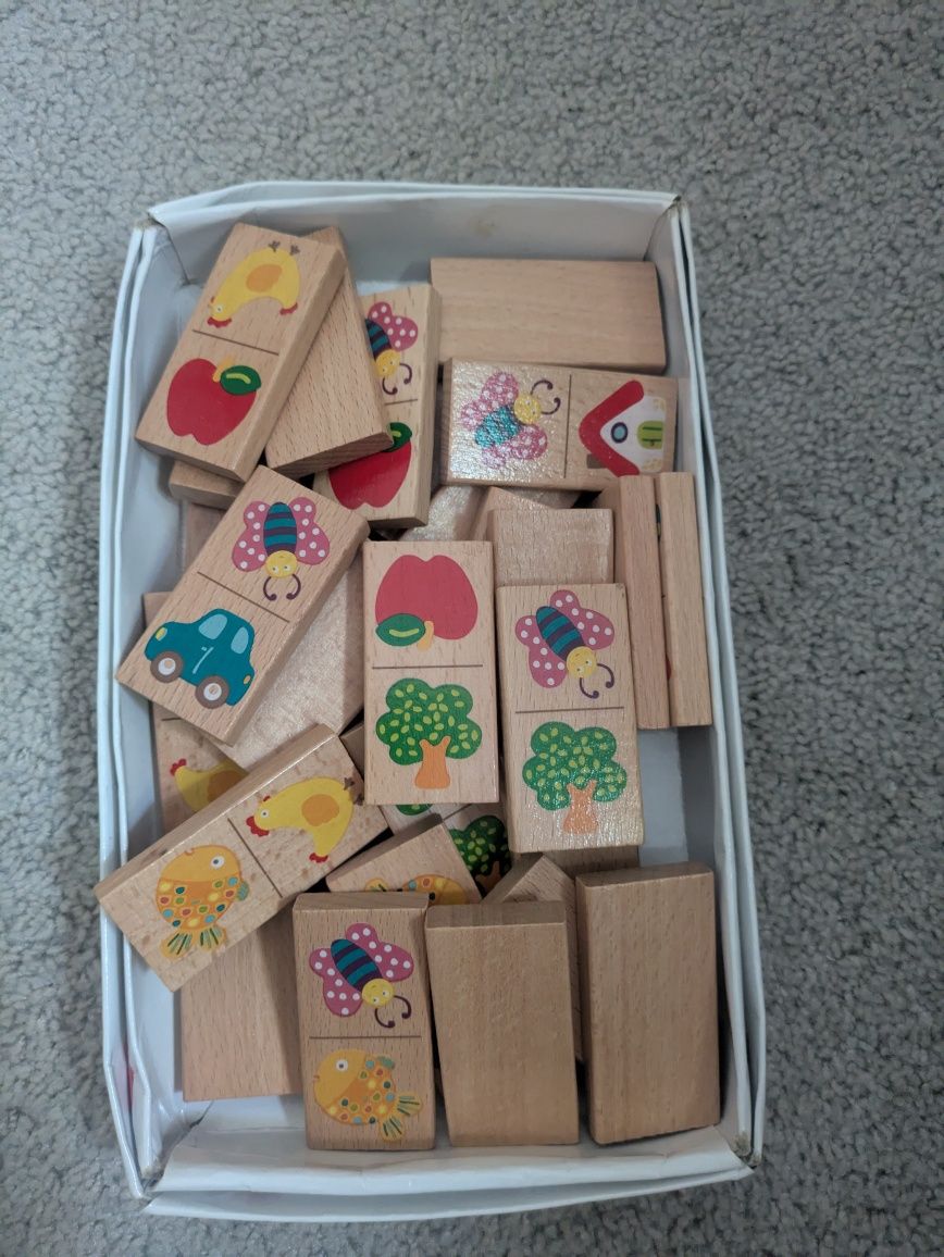 Дървени играчки.