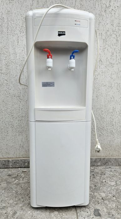 Dozator de apă rece si caldă