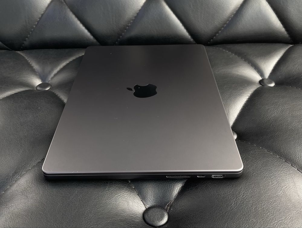 Apple MacBook Pro M3 Pro 14-inch 2023  года в хорошем состояние