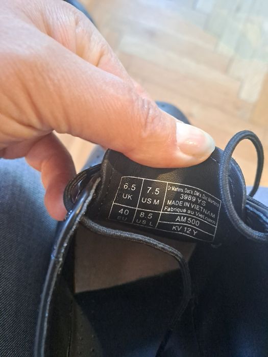Черни обувки Dr. Martens