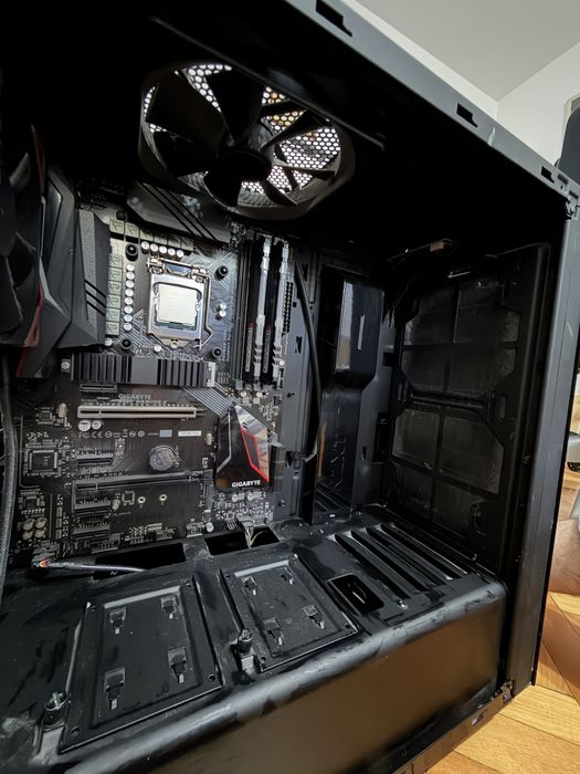 Intel I9 9900K +carcasa, placa de baza si Rami