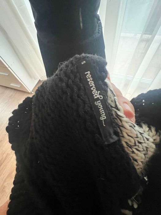 pulover scurt tricotat cu guler Reserved