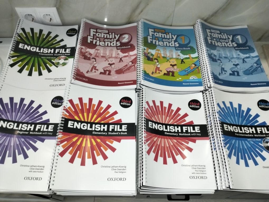 Family and friends Solutions English file Headway Hot spot Fly high