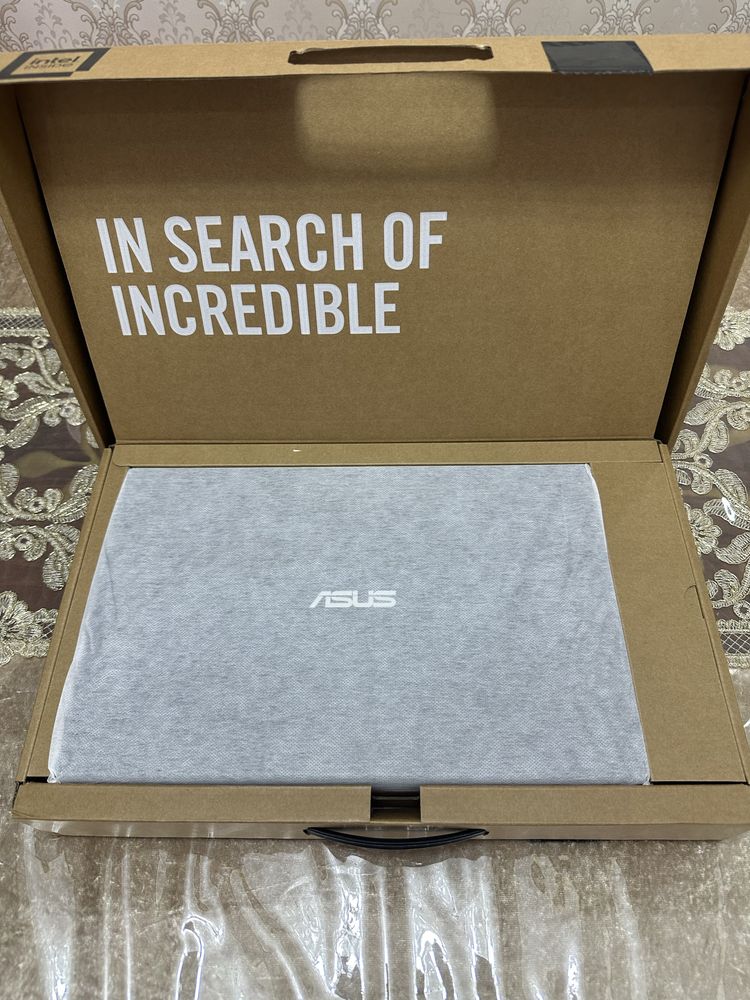 Noutbook ASUS yengi