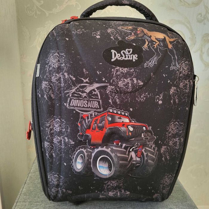 Продается ранец "De Lune" в отличном состоянии