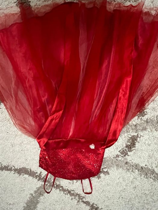 Продам платье на девочку 7-9лет