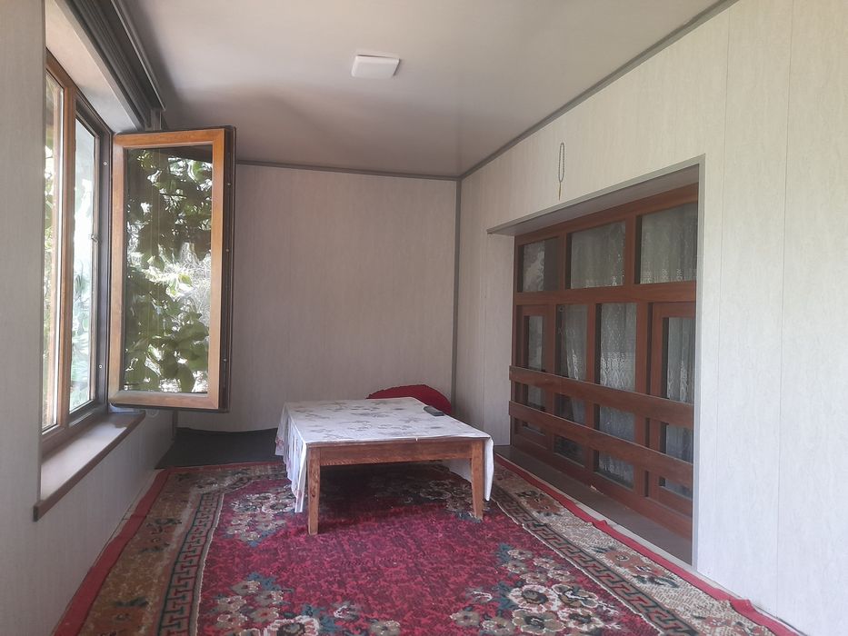 Gazalkent hokimiyat yonida kvartira sotiladi