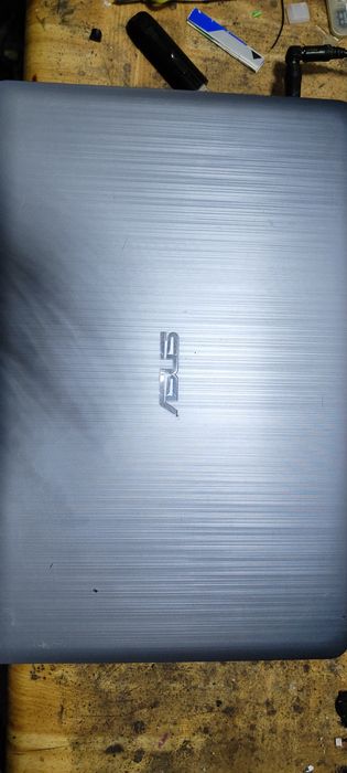 Asus X541S с тъчскрин