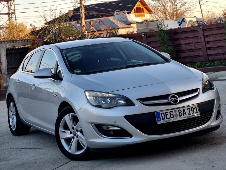 Open Astra J//Facelift//2014//Impecabil