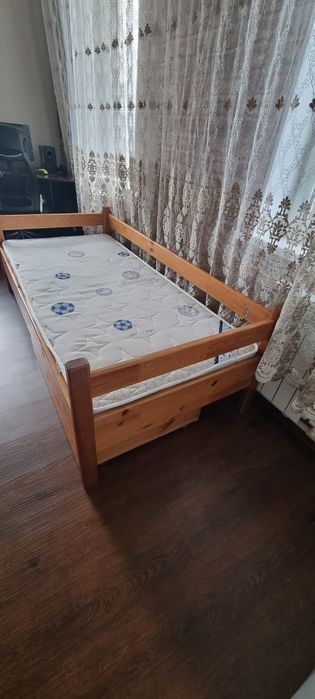 Продаю 2 детско-подростковые кровати из массива дерева
