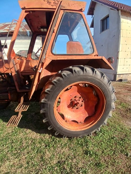 Tractor u650 cu utilaje