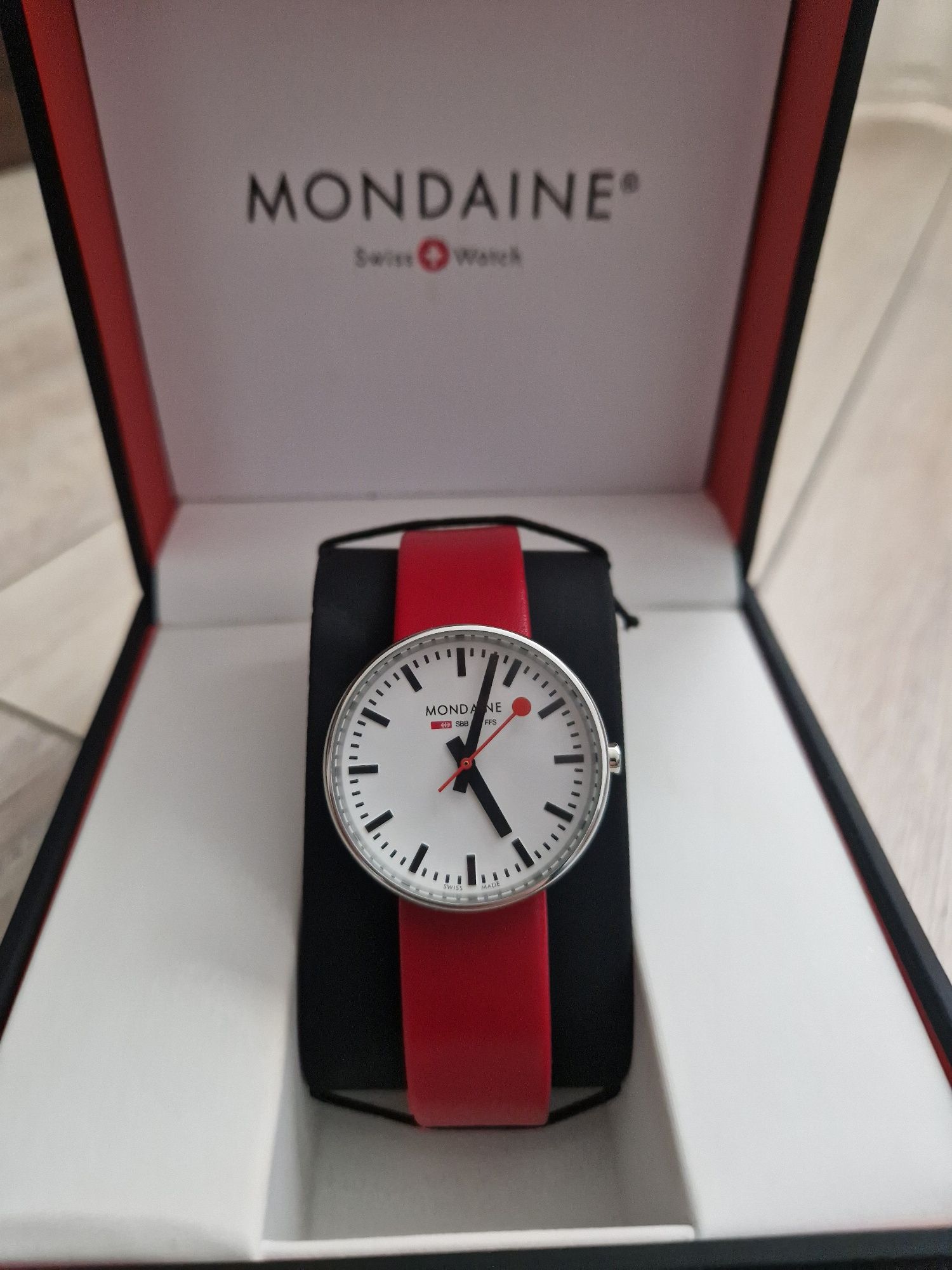 Vand ceas Mondaine