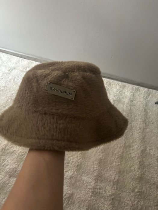 Пончо с подарък шапка .НОВИ