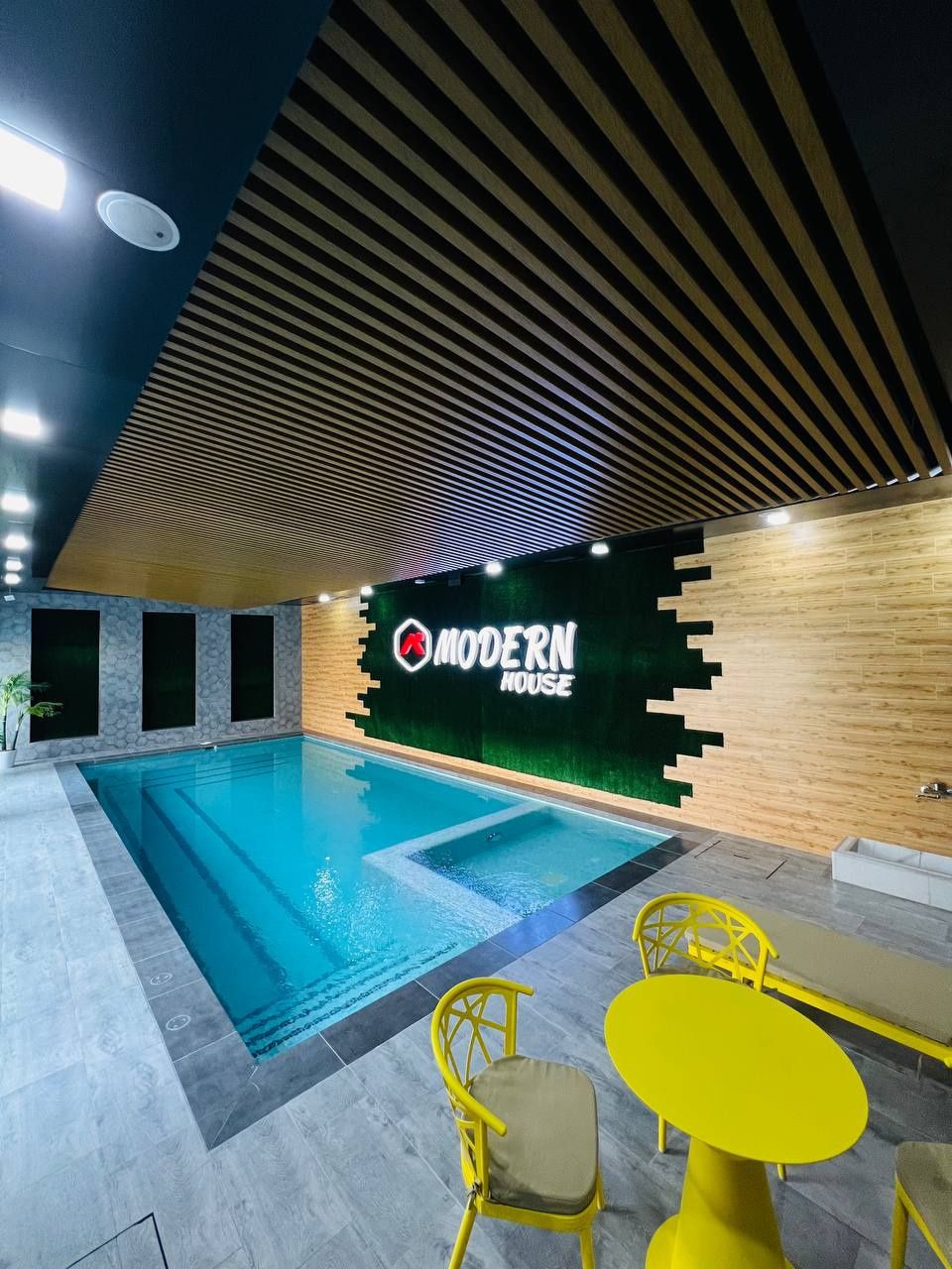 Dacha modern havus 20 kishili Oilaviy ulfatla uchun ichkiliksz dach