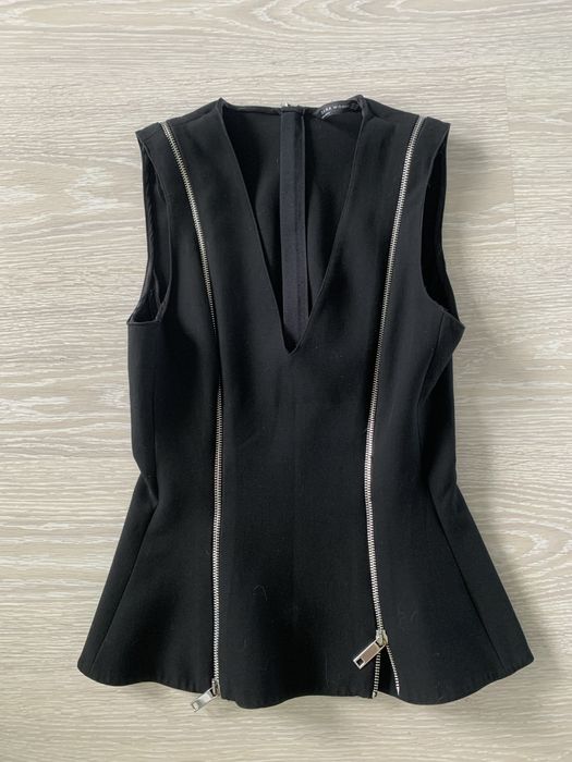 Продаю женскую жилетку