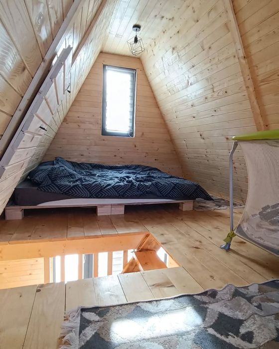 Vând cabană tip A frame