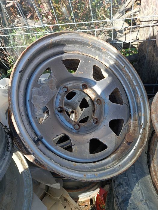 Vând roți 15-16 Opel frontera