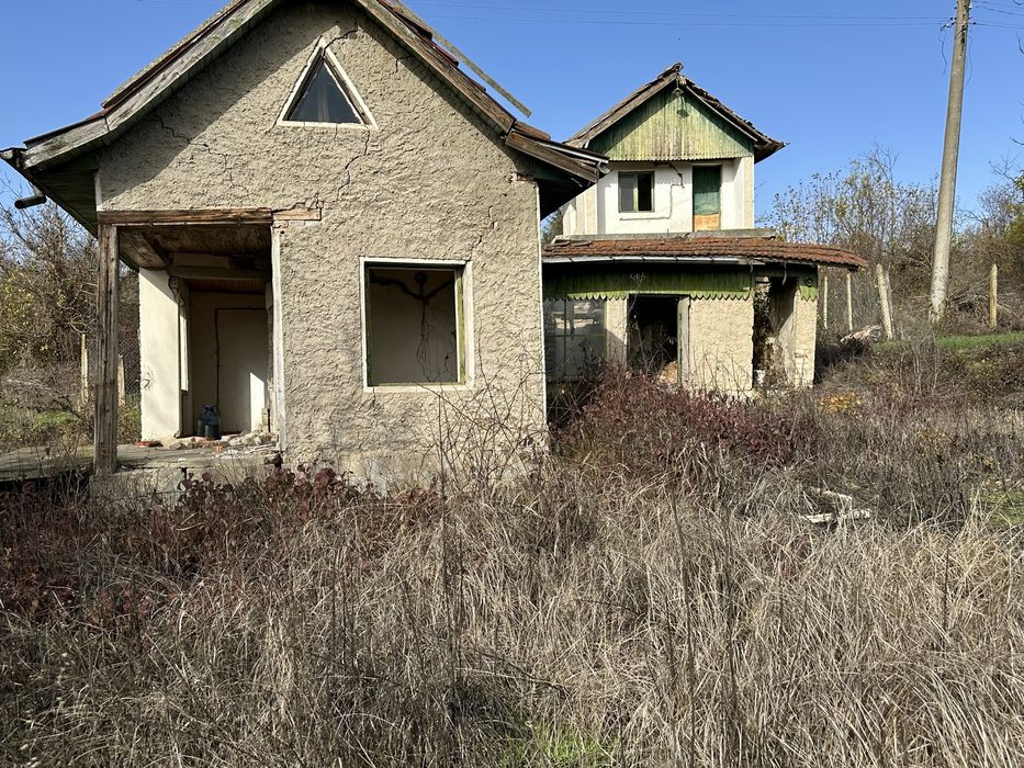 Вила на 100 метра от главния път