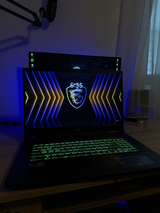 Laptop Gaming MSI Katana B12V